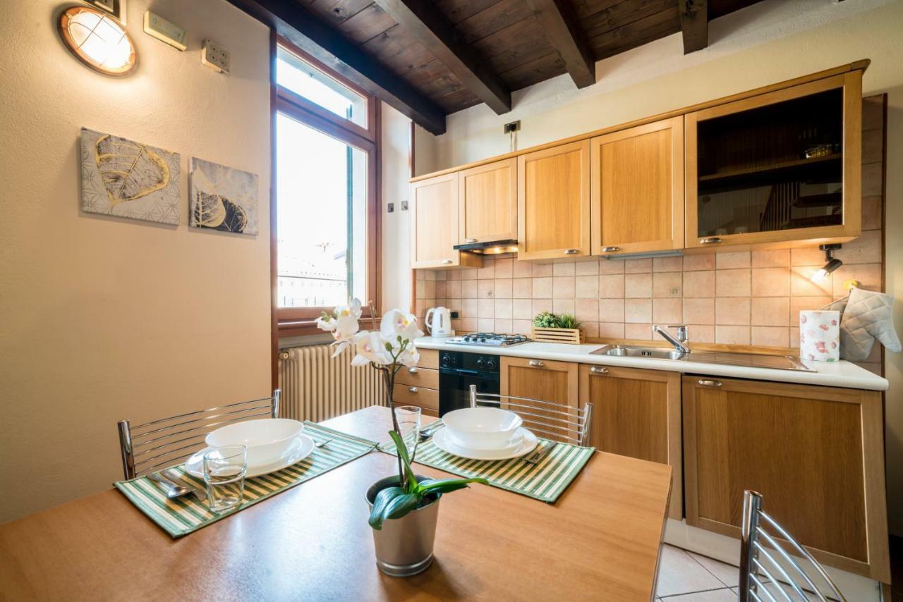 Bright Apartments Desenzano - Monte Grappa 代森扎诺-德尔加达 外观 照片